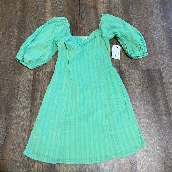 NWT Billabong Lite Green Dress with Puff Sleeves Size Small - Picture 1 of 10